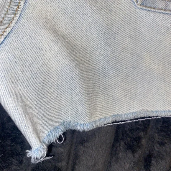 Wild Fable Womens High Rise Carpenter Denim Shorts Light Wash Raw Hem Size 8 - Picture 7 of 10